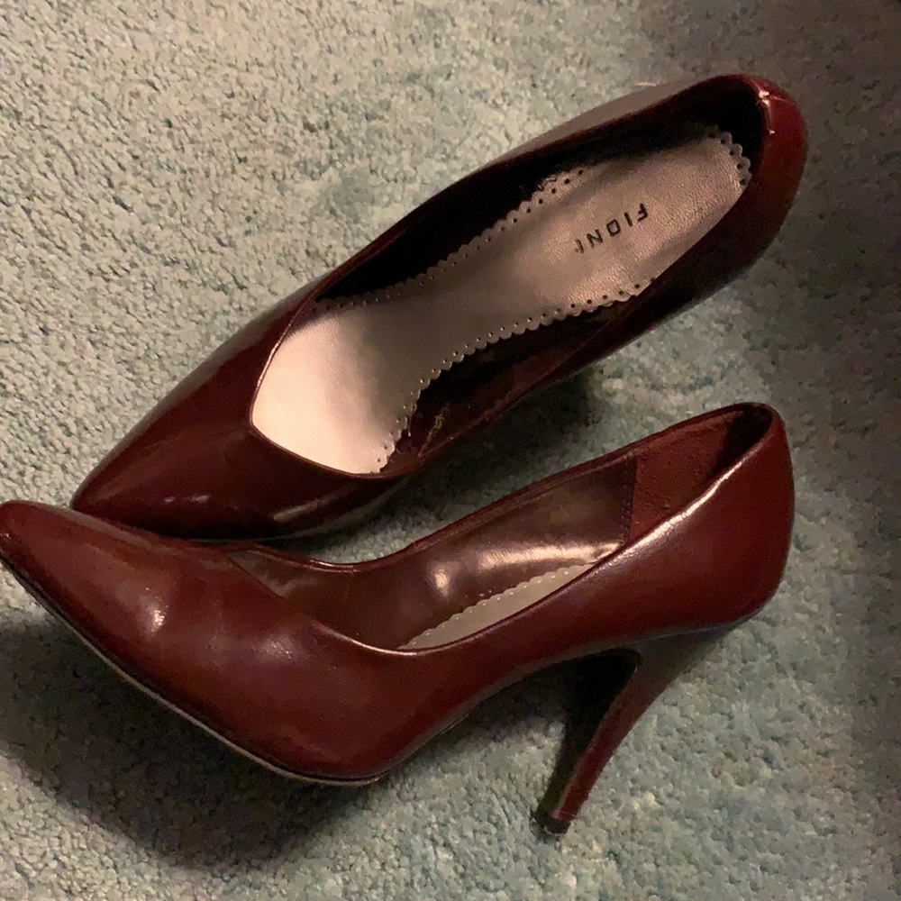 Fioni dark red heels